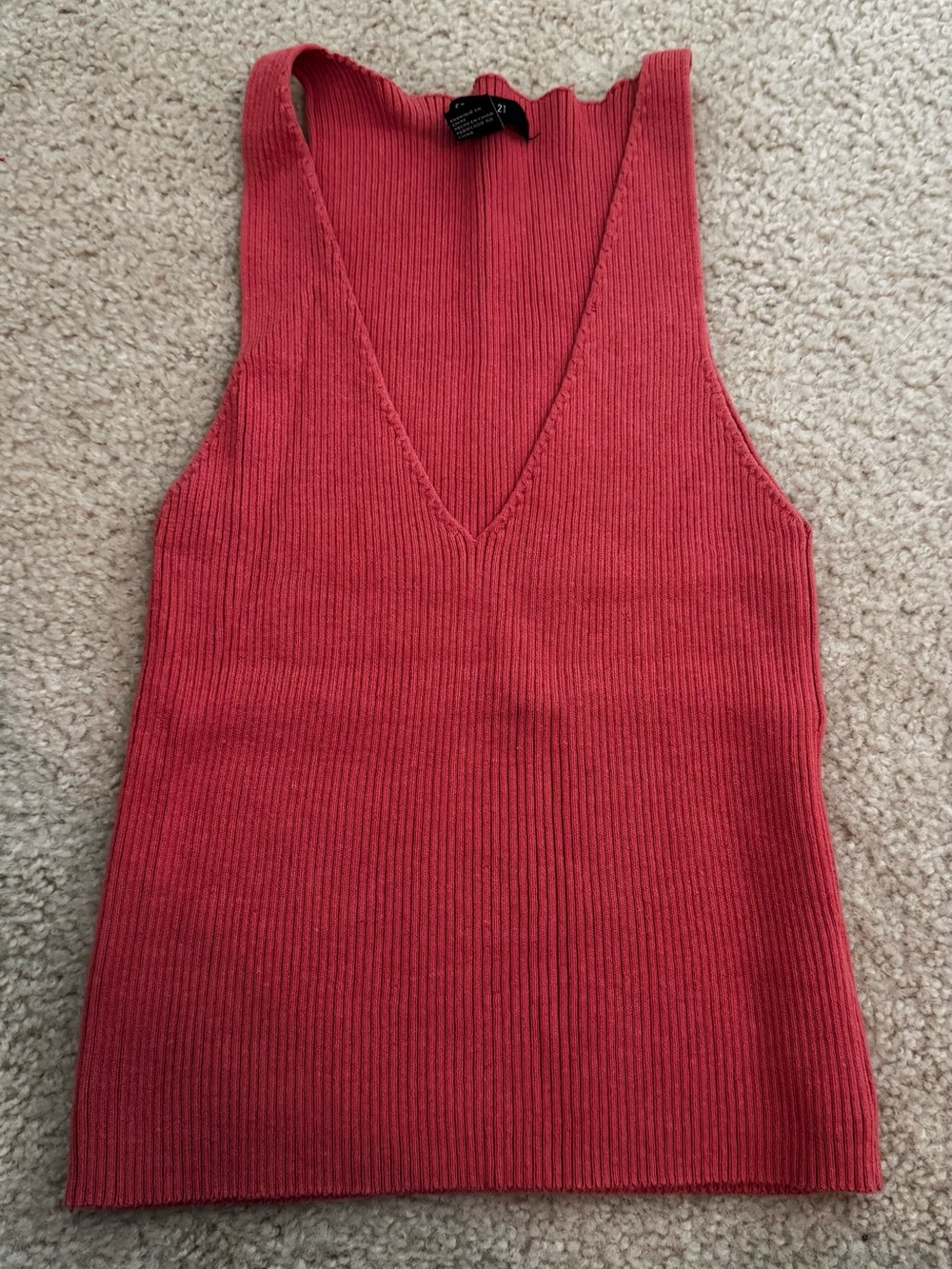 Forever 21 Ladies Ribbed V-Neck Tank Top - Red size L
